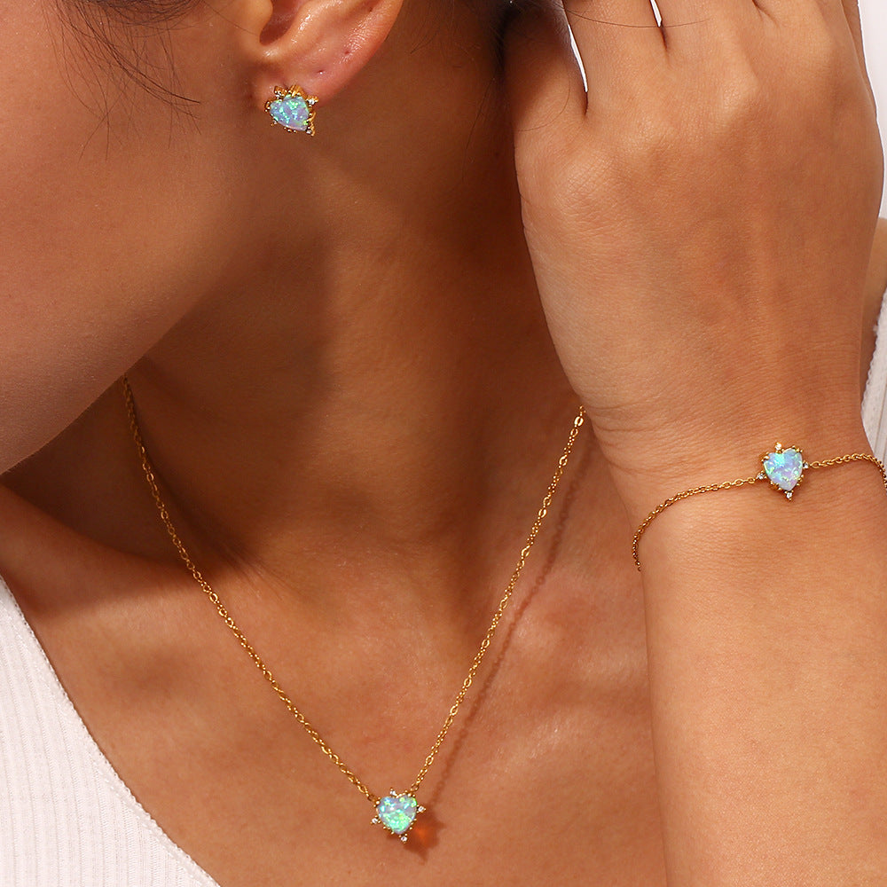 Set Collana Vintage a Forma di Cuore in Acciaio Inossidabile Placcato Oro con Pendente, Orecchini e Bracciale da Donna