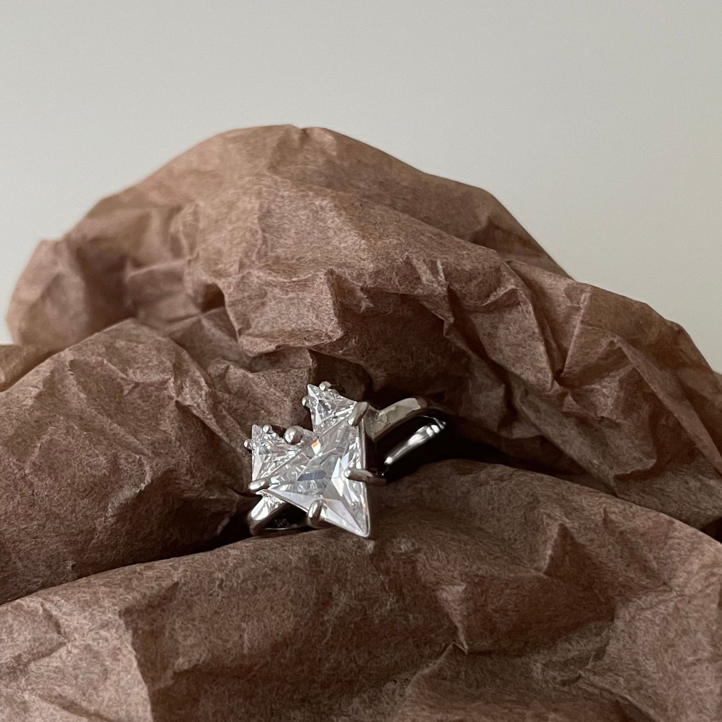 Minimalist Geometric Heart-Shaped 925 Sterling Silver Ring for Women with Clean Aesthetic