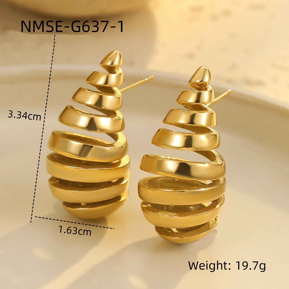 Pendientes de botón de acero inoxidable de estilo vintage con baño de oro de 18 quilates y superficie texturizada en forma de gota de agua