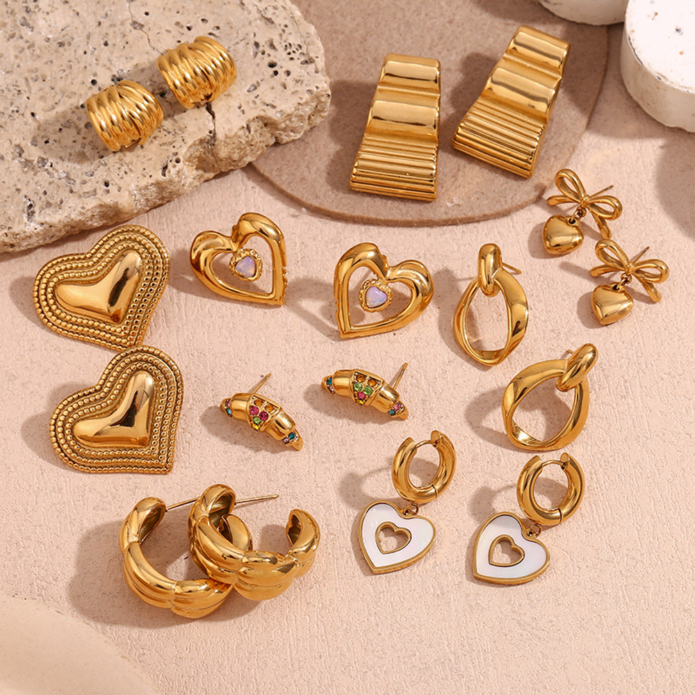 Vintage-Inspired Geometric Hollow-Woven Stainless Steel Ear Studs with 18K Gold Plating and Heart Shape Accent