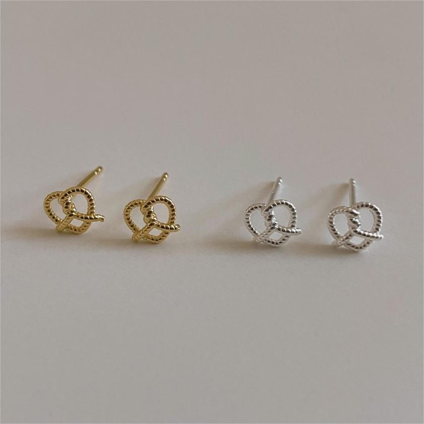 Minimalist Heart-Shaped 925 Sterling Silver Stud Earrings with Twisted Wire Detail and Polished Finish