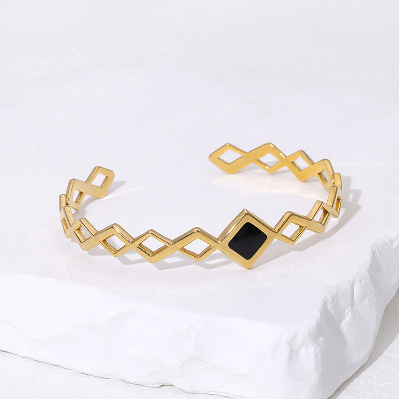 Bracciale da donna minimalista geometrico in acciaio al titanio con finitura placcata elegante e resistente allo sbiadimento in acciaio inossidabile