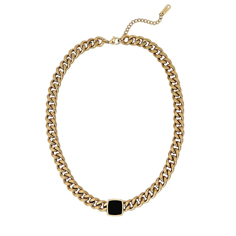 Collana a maglie cubane in acciaio al titanio, con design geometrico audace, per uomo e donna, con pendente a lucchetto nero a lunghezza regolabile