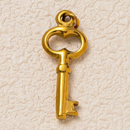 Luxury Casual Heart Shaped Floral Pattern 18K Gold Plated Brass Pendant Charm Bar for Unisex