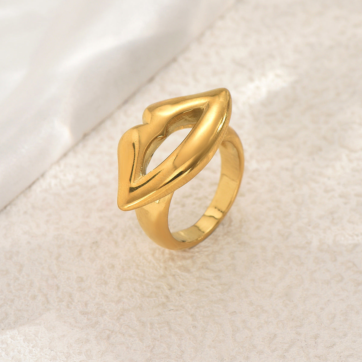 Anillo Abierto Geométrico con Forma de Labios para Mujer en Aleación de Zinc con Acabado Chapado