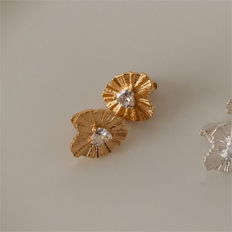 Minimalist Heart-Shaped 925 Sterling Silver Stud Earrings with Zircon Inlay and Folded Texture