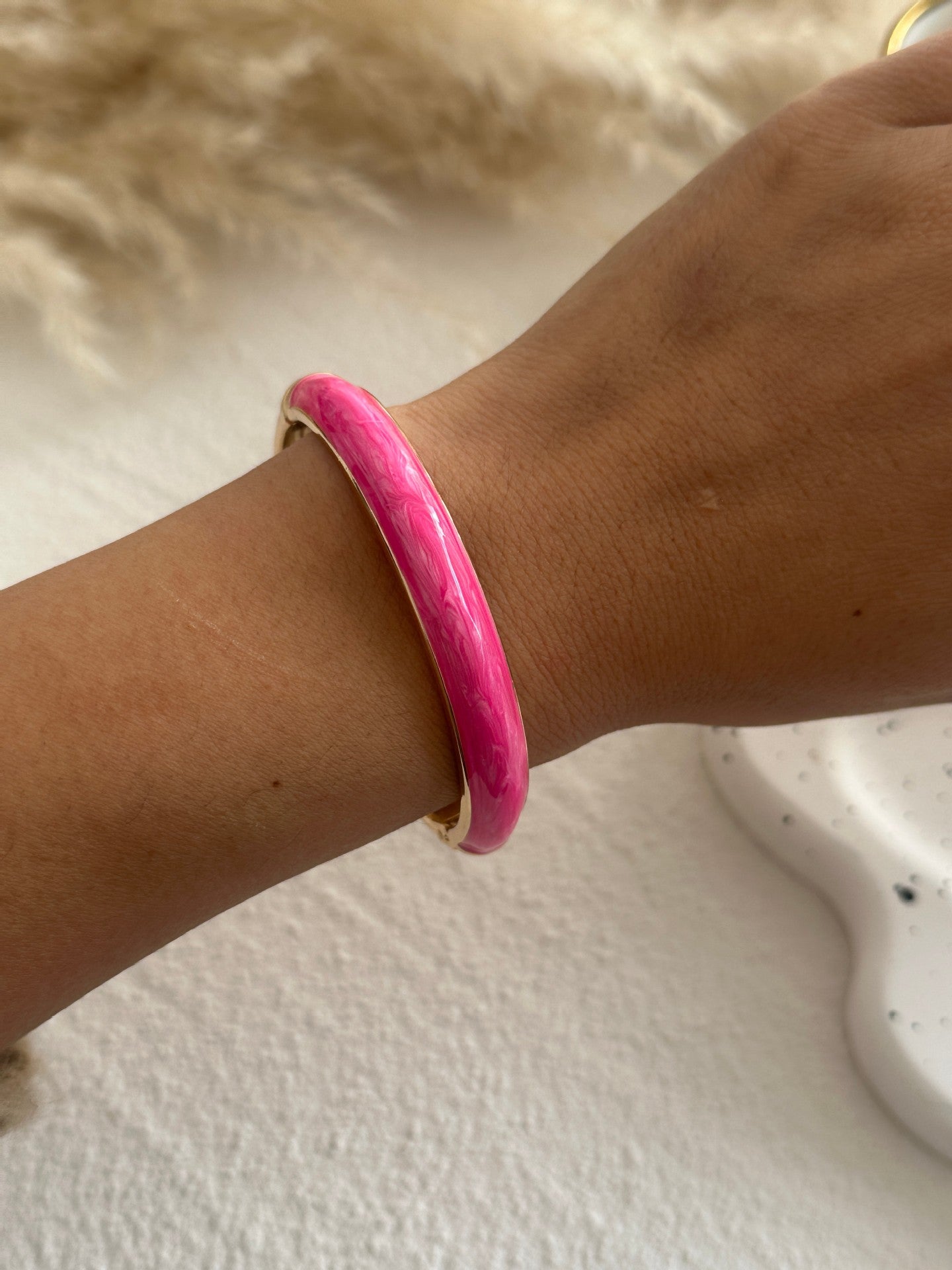 Pulsera redonda geométrica de aleación chapada en esmalte rosa, de lujo para negocios