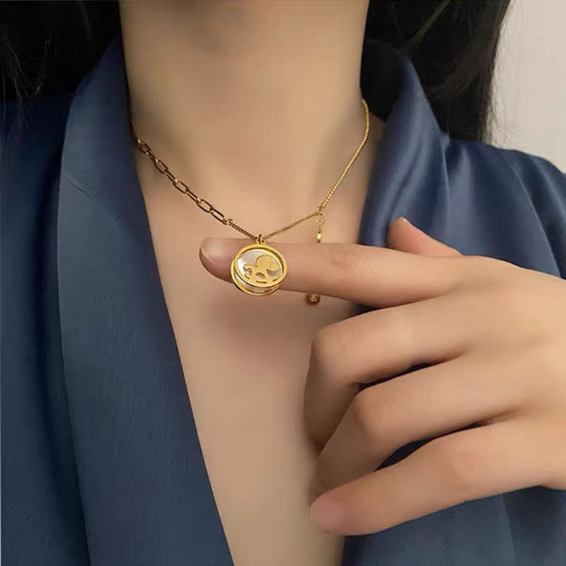 Fashionable OL Geometric Titanium Steel Necklace with Gold Inlay and Wavy Chain for Women