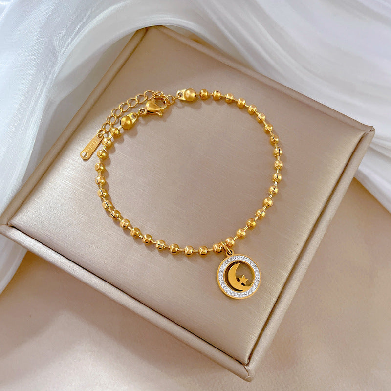 Bracciale Pendente Vintage Stella e Luna da Donna in Acciaio al Titanio Placcato Oro con Perline