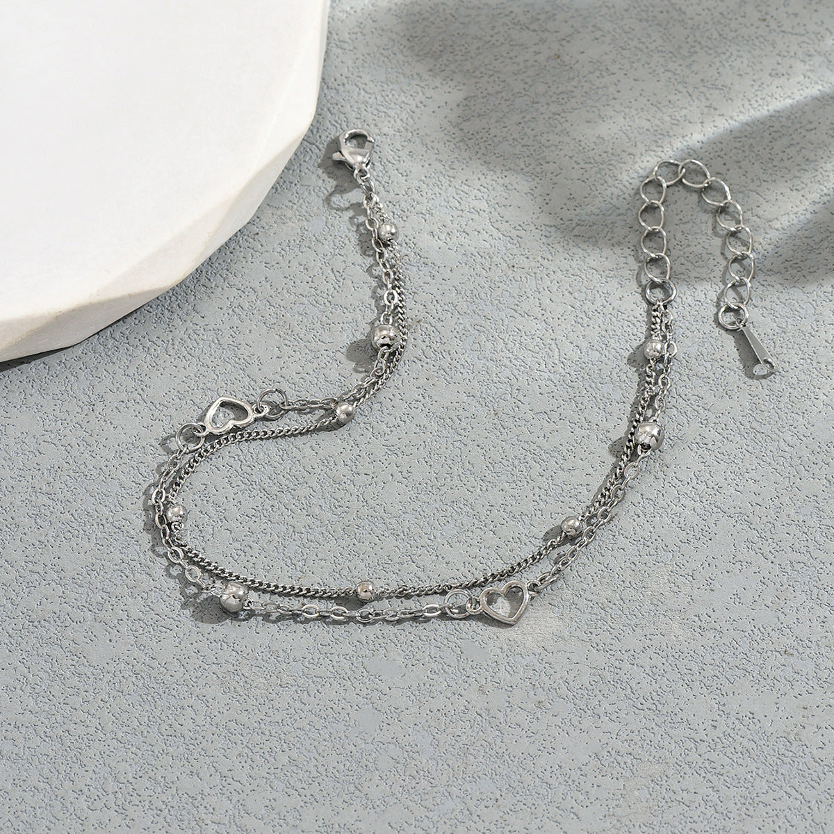 Bracciale da donna placcato rame con cuore geometrico minimalista e forma a diamante, con elegante design a doppio strato