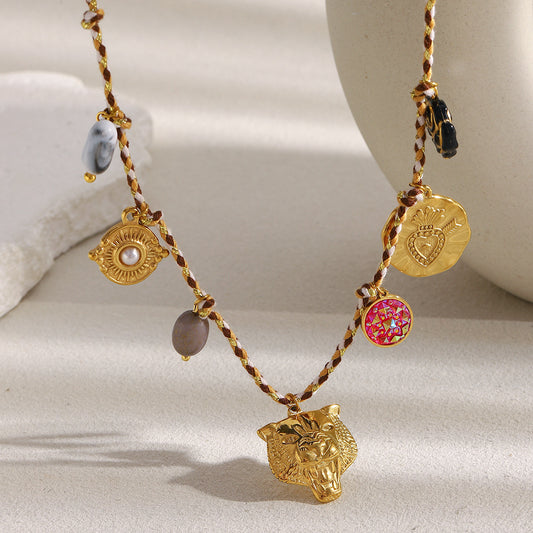 Collana di Lusso Minimalista con Ciondolo Testa di Leopardo e Catena in Acciaio Inossidabile, Placcata Oro 18K, con Perla e Ciondolo a Cuore, Dettaglio Cordino Colorato