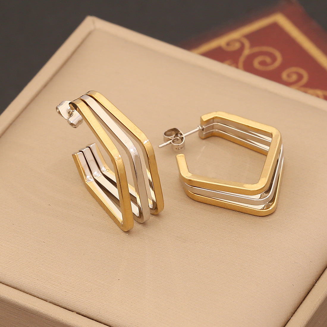 Fashionable Geometric Stainless Steel Stud Earrings with Plating Finish for Women