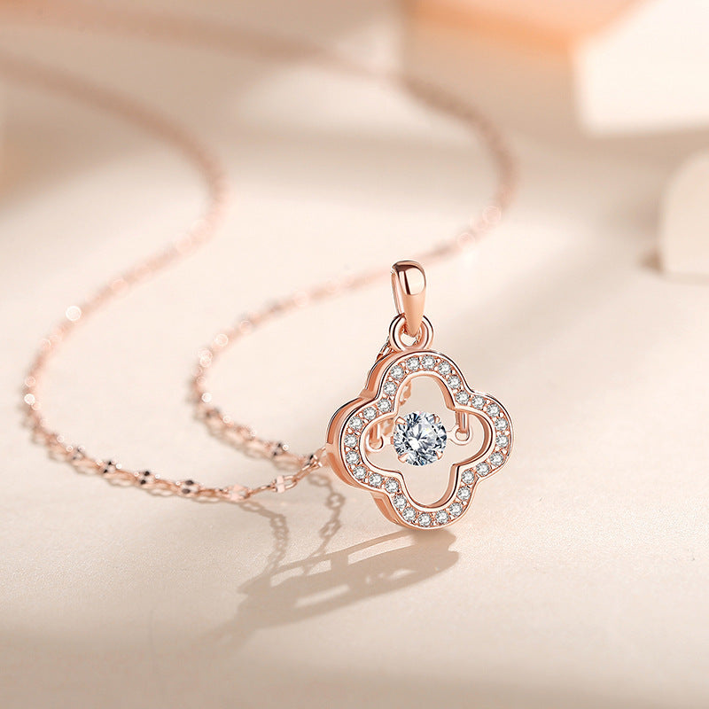 Collana con ciondolo a quadrifoglio minimalista da donna in acciaio al titanio con finitura placcata su catena a O