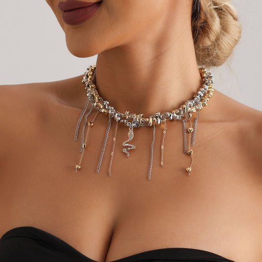 Collar de clavícula con colgante de serpiente y borla de corazón de cuentas irregulares hecho a mano en aleación con acabado galvanizado para mujer