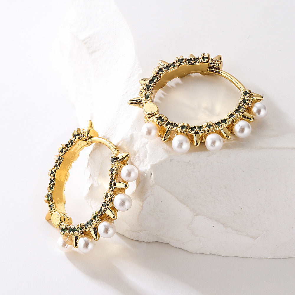 Orecchini da donna geometrici minimalisti in rame con placcatura in oro 18 carati e perni in zirconia arcobaleno