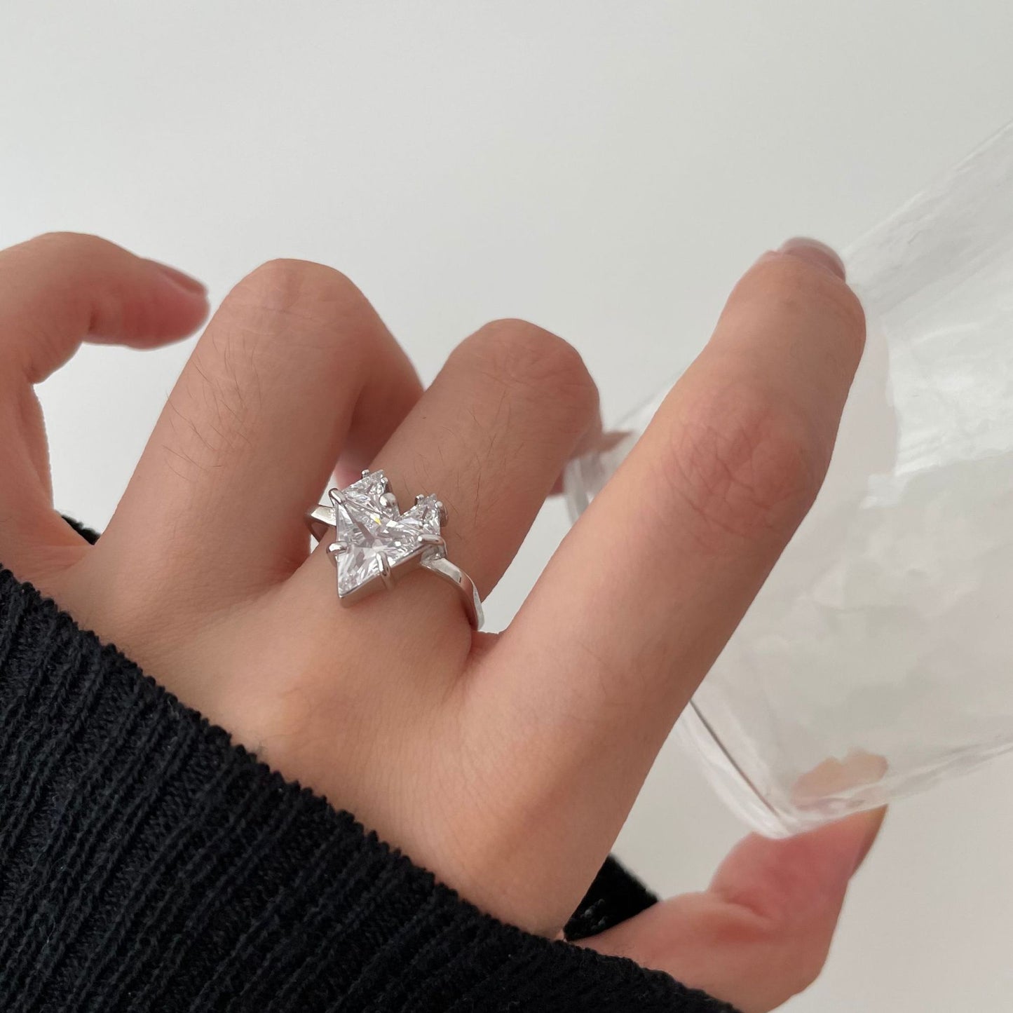 Minimalist Geometric Heart-Shaped 925 Sterling Silver Ring for Women with Clean Aesthetic