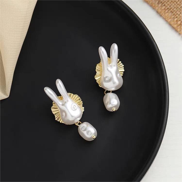 Orecchini a Perno a Forma di Coniglio Carino con Perle per Donne Stile Fresco e Dolce di Ispirazione Barocca con Perni in Argento Sterling S925 e Finitura Galvanizzata