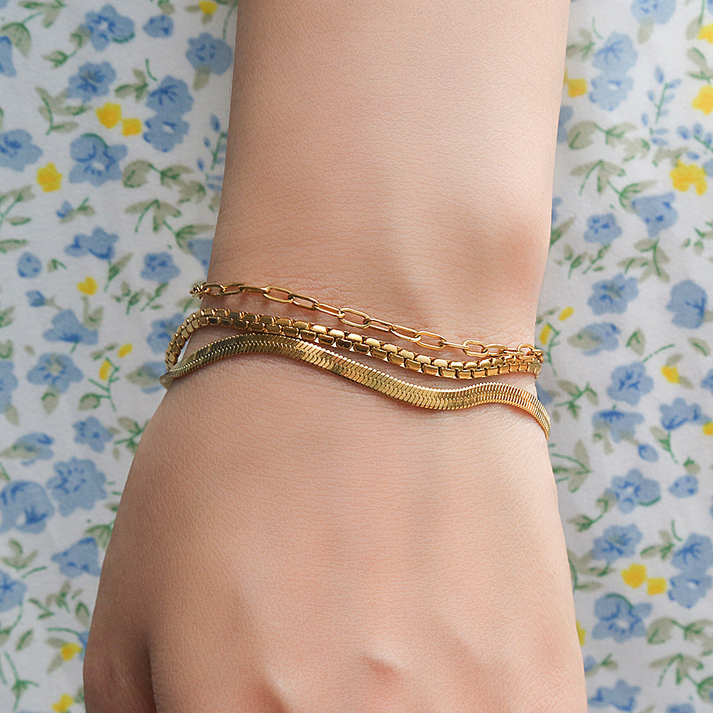 Bracciale Minimalista Multistrato da Donna in Acciaio al Titanio con Placcatura in Oro 18K Design a U Accessorio di Moda Versatile