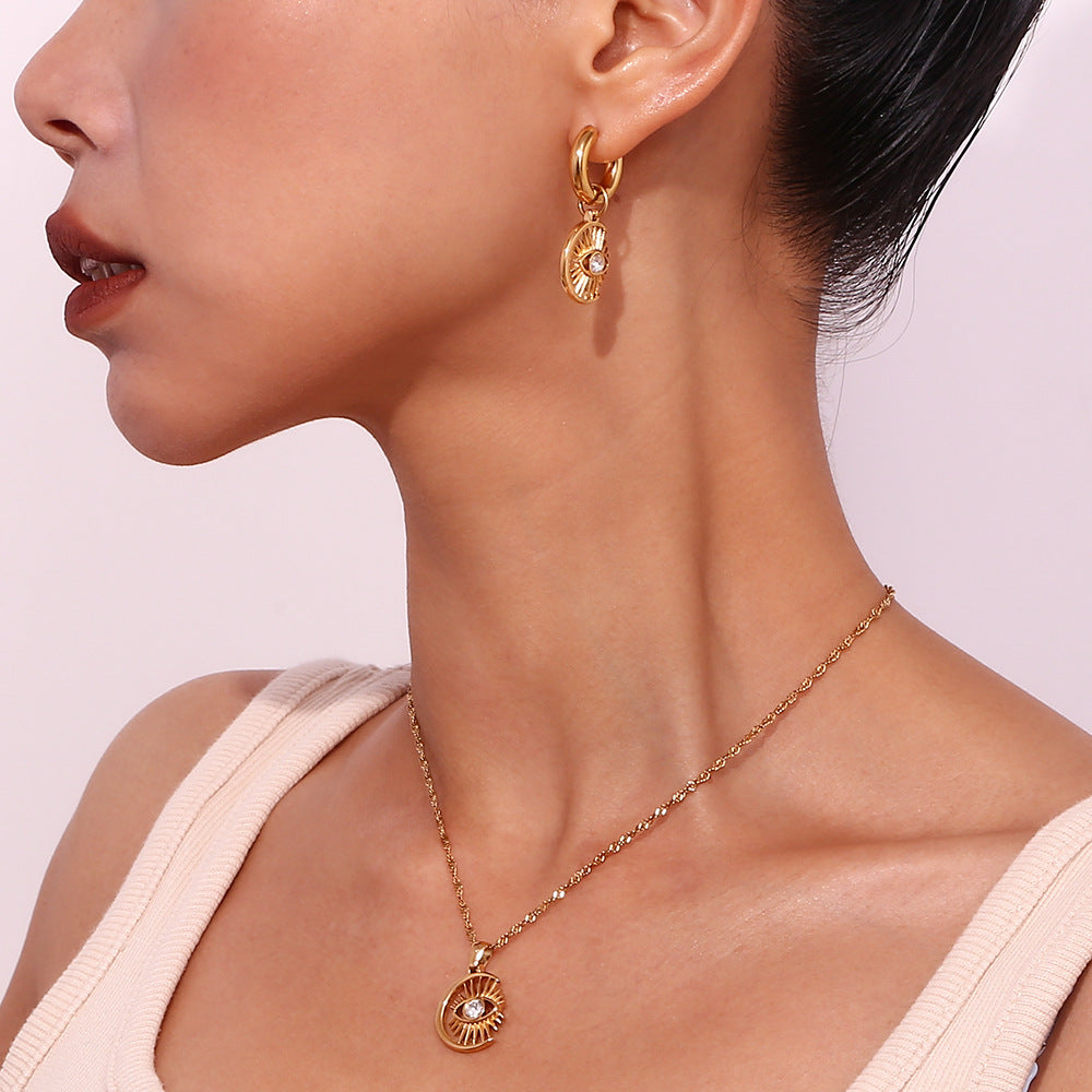 Retro Fashion Moon-Shaped Eyelash and Eye Rhinestone Pendant Necklace Set with Stainless Steel Chain and 18K Plated Titanium Steel Pendant for Women