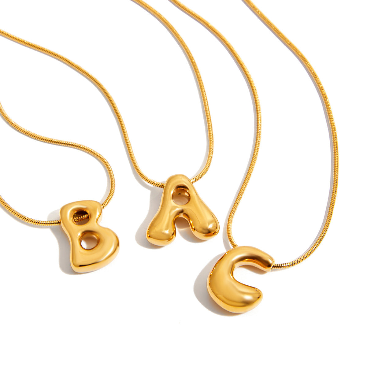 Collana da Donna con Ciondolo a Lettera Geometrica Minimalista in Acciaio al Titanio Placcato