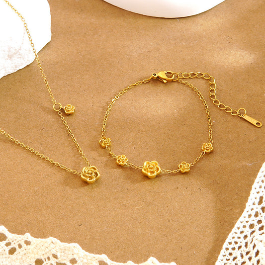 Conjunto minimalista de collar y pulsera de acero inoxidable con flor de camelia y colgante de acero de titanio en cadena de cable