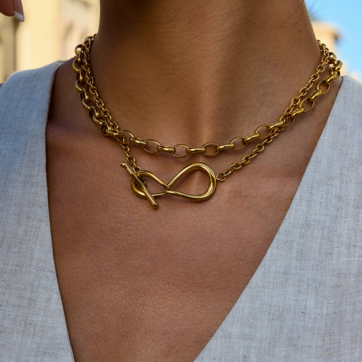 Collar minimalista geométrico chapado en acero titanio para mujer con cierre de anilla y cadena delicada de acero inoxidable para clavícula