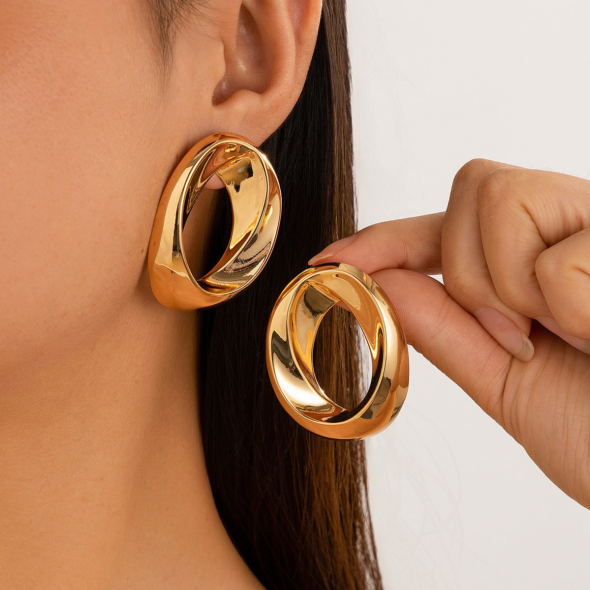 Gargantilla Punk geométrica para mujer con diseño de aleación con apertura de resorte y acabado metálico