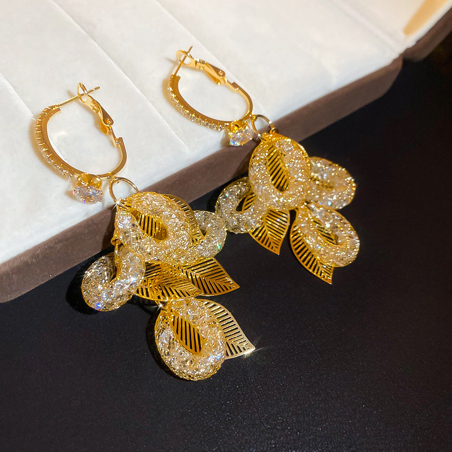 Pendientes elegantes con forma de hoja de inspiración vintage con incrustaciones de circonita en postes de plata de ley 925, pendientes colgantes ligeros de estilo lujoso para mujer