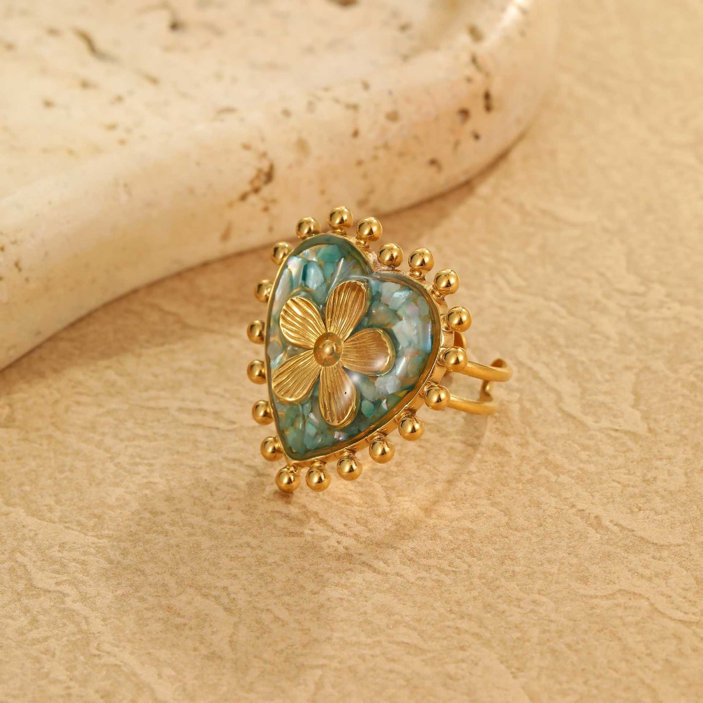 Anillo de corazón y flor de acero de titanio chapado en oro de 18 quilates, estilo francés de lujo para mujer