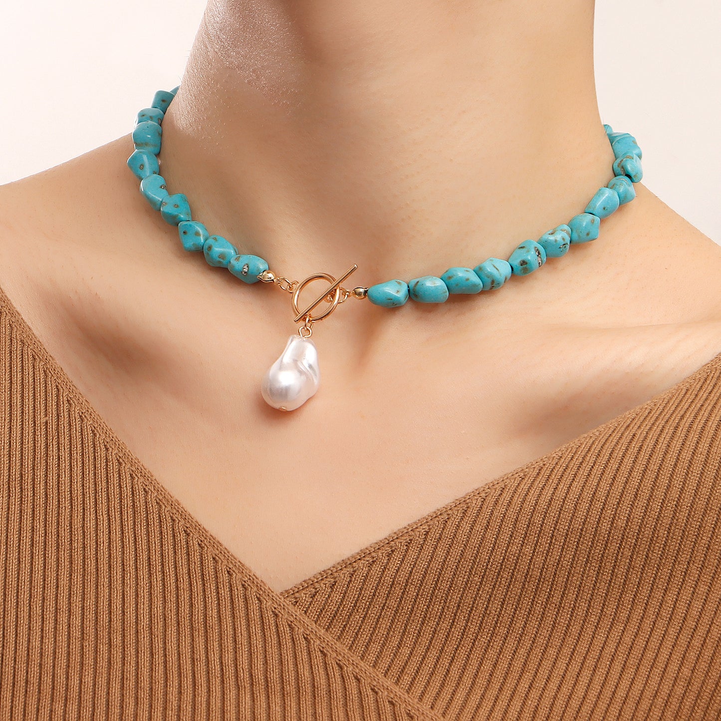 Irregular Natural Turquoise and Imitation Pearl Pendant Necklace for Women with Geometric Shape, Alloy Pendant, Electroplated Finish, Clavicle Chain Style
