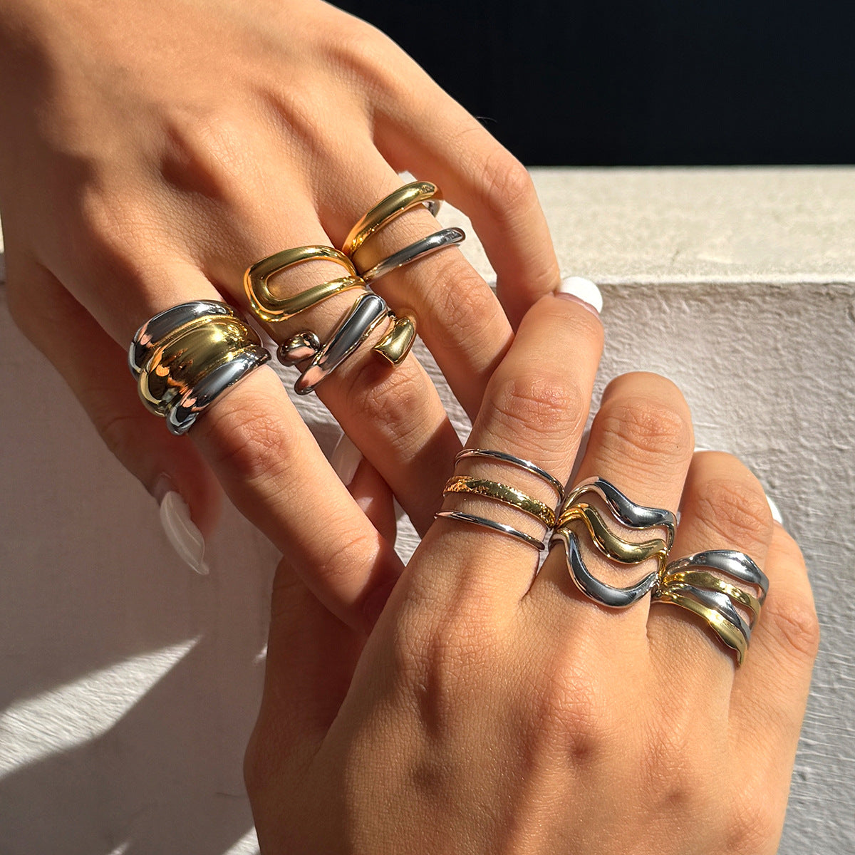 Anello Geometrico in Acciaio Inox con Finitura Galvanizzata da Donna, Gioiello Minimalista alla Moda