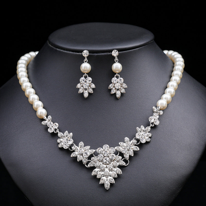 Chic Floral Leaf Pendant Necklace and Earrings Set in Alloy with Electroplated Finish for Women