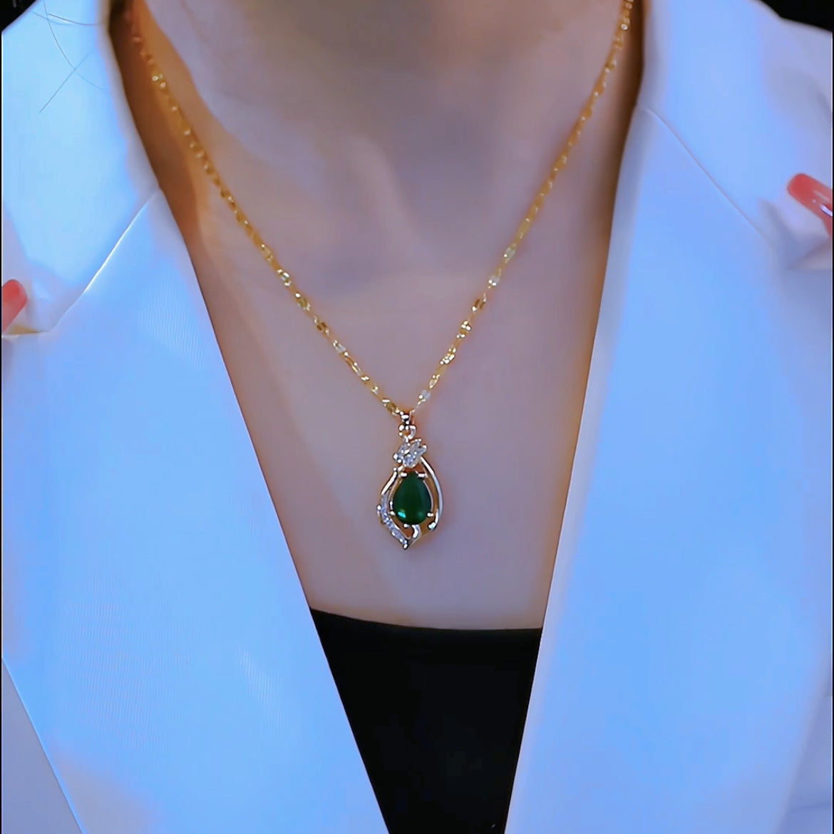 Collar de acero de titanio para mujer con colgante irregular estilo vintage, microincrustaciones de cobre y acabado galvanizado