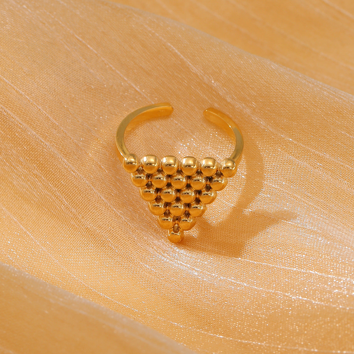 Anello da donna minimalista a forma di cuore in acciaio al titanio con finitura placcata, leggero e dal design lussuoso
