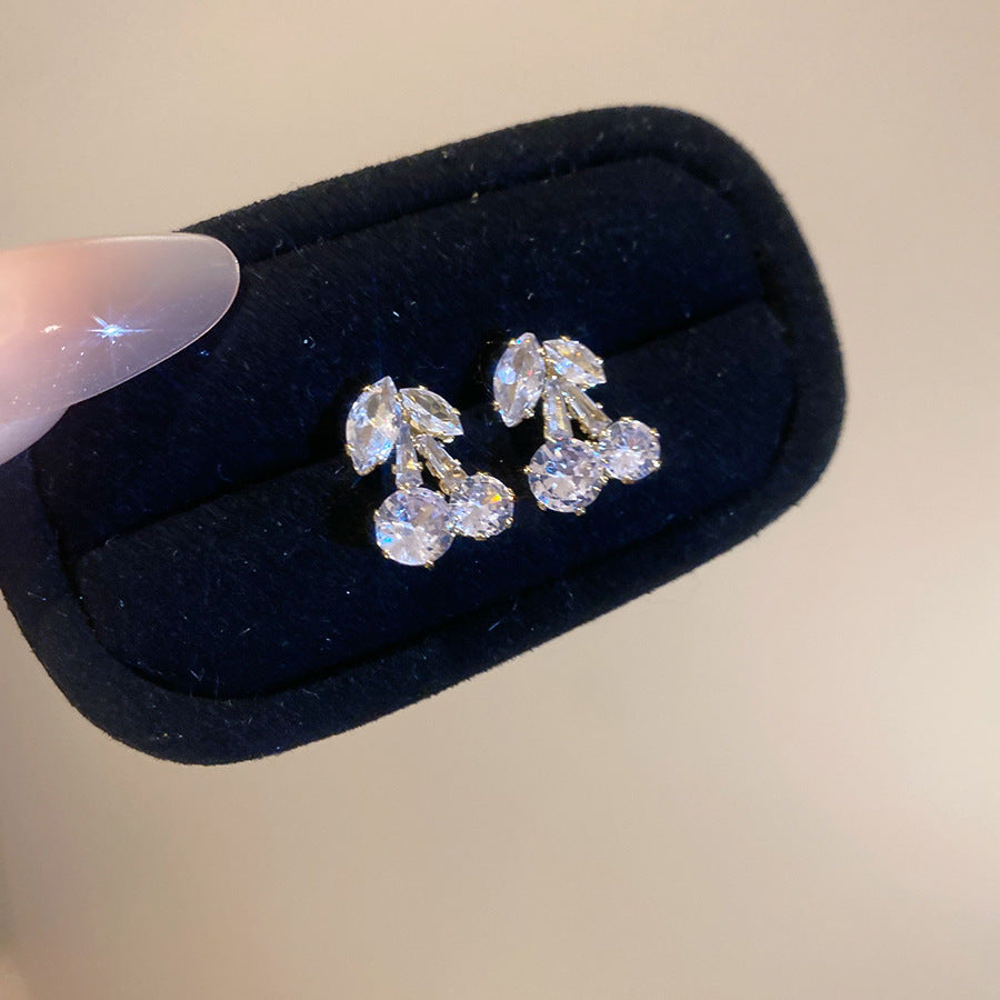 Orecchini da donna minimalisti in rame a forma di ciliegia con zirconi intarsiati e perni in acciaio inossidabile