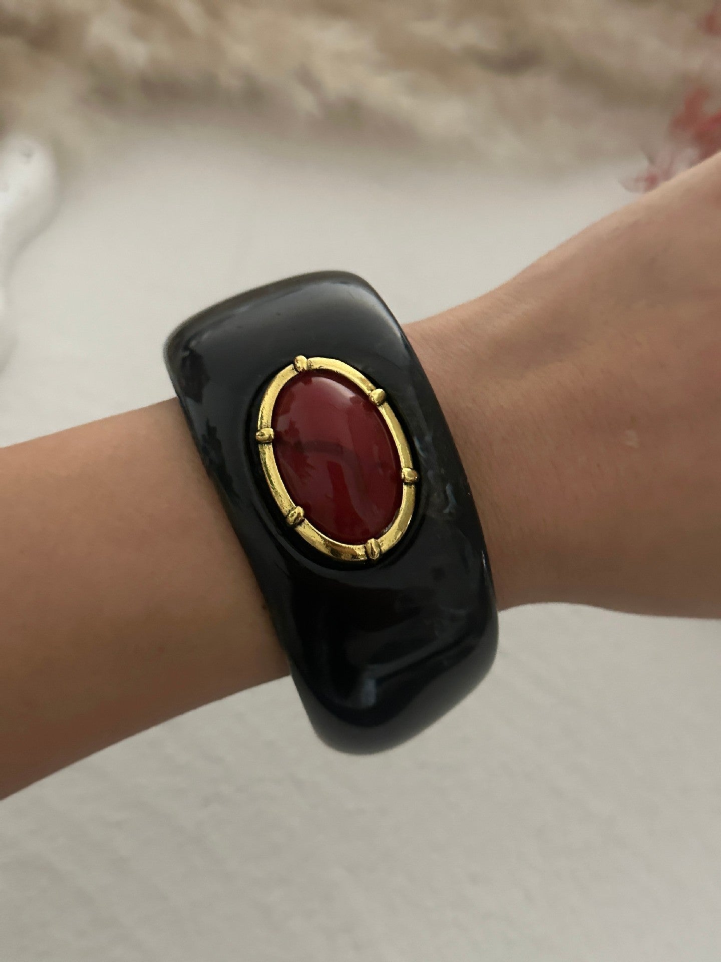 Vintage Oval Geometric Alloy Cuff Bracelet with Resin Inlay and Gradient Turquoise Pattern