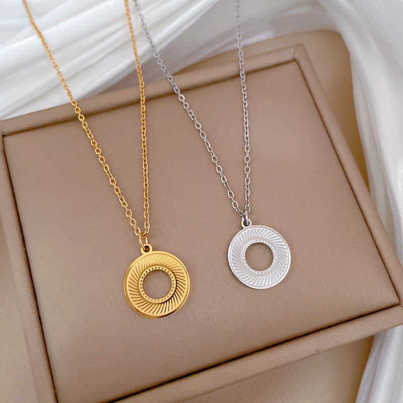 Minimalist Titanium Steel Rotating Circular Pendant Necklace for Women and Men, Geometric Locket Style Clavicle Chain with Gold Plated Finish