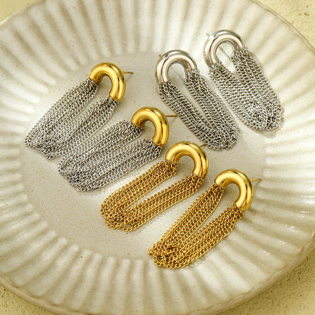 Orecchini da donna in acciaio inossidabile placcato con lunghe nappe a forma di arco minimalista