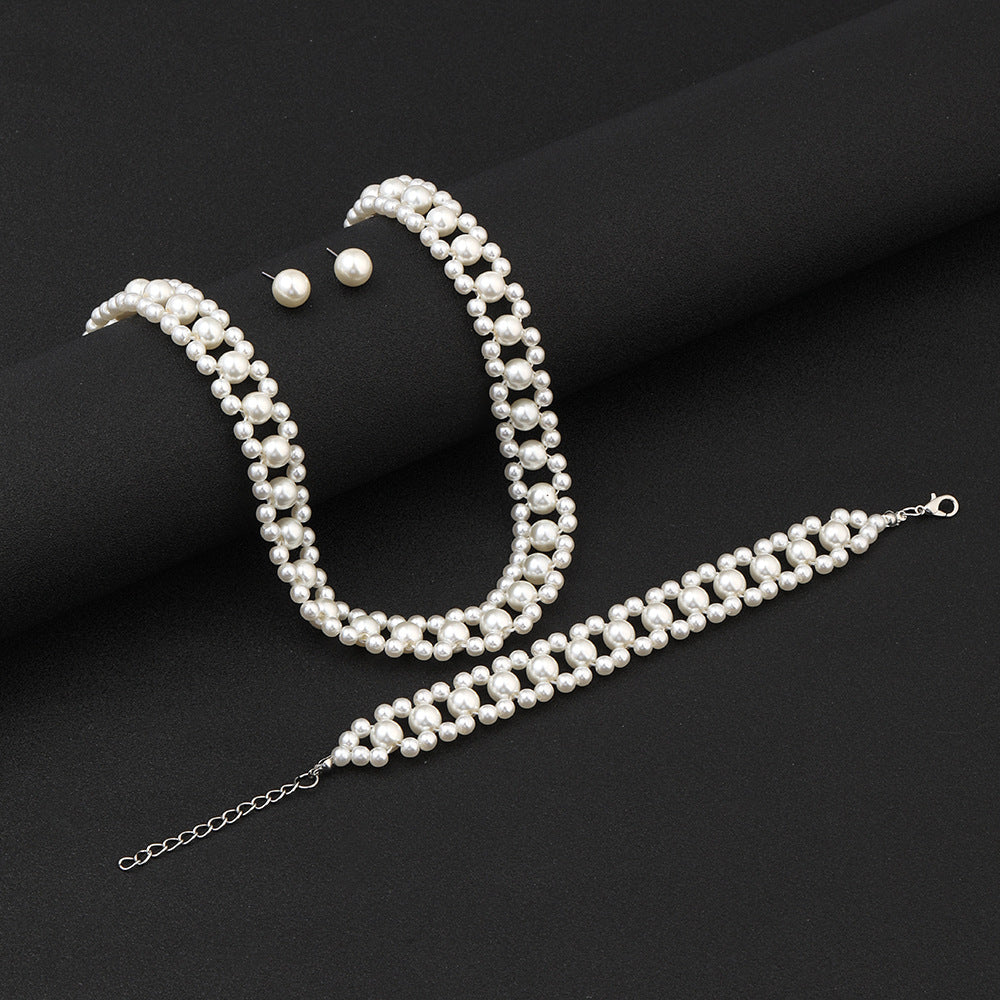 Set di collana a tre strati di perle Minimalist Luxe con orecchini e bracciale abbinati per donna, gioielli placcati con perle finte