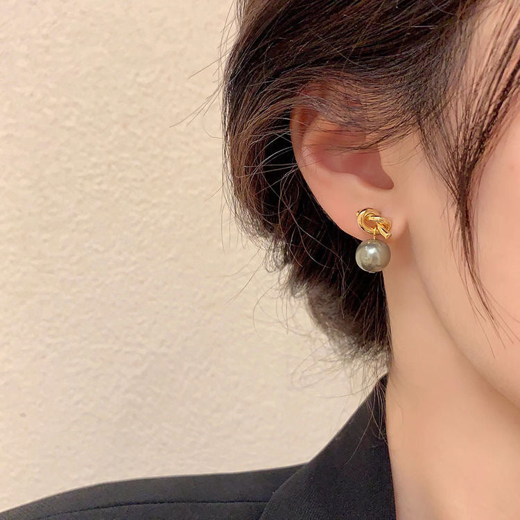 Pendientes de botón cuadrados geométricos minimalistas con perla en plata de ley 925 con baño de rodio