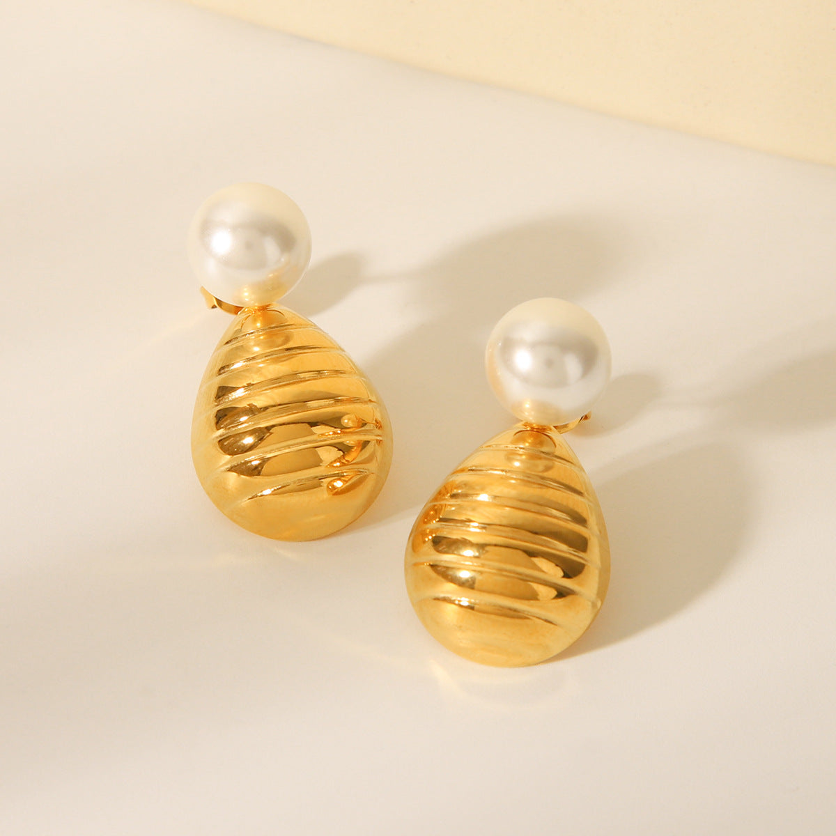 Pendientes de Perlas Geométricos de Gota de Agua de Acero Inoxidable con Baño de Oro de 18K Estilo Ins para Mujer
