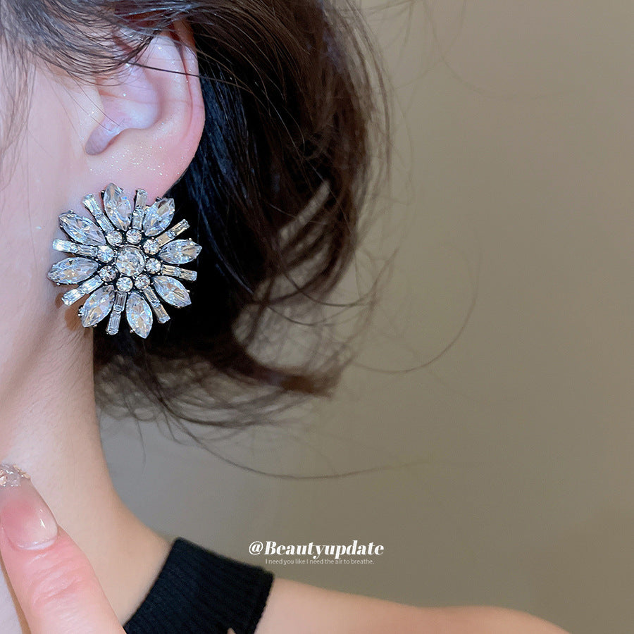 Pendientes de aleación florales de moda con incrustaciones de diamantes de imitación para mujer, pendientes de lujo con postes de acero