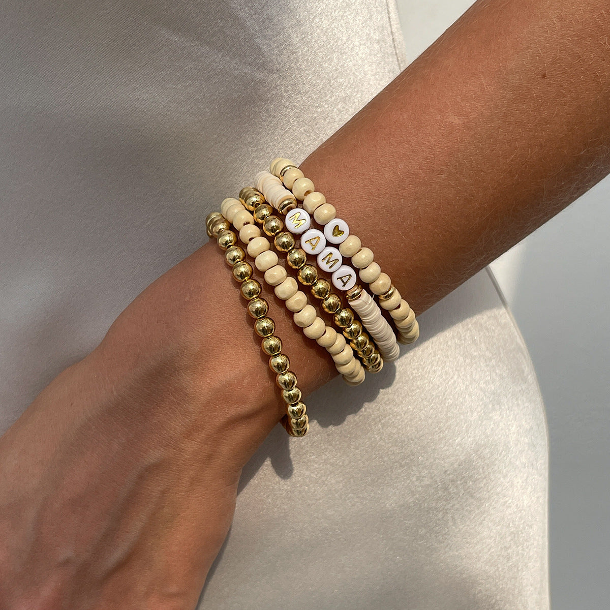 Pulsera de cuentas geométrica minimalista con letras MAMA para mujer con cuentas de arcilla polimérica, acrílico y CCB, joyería apilable hecha a mano