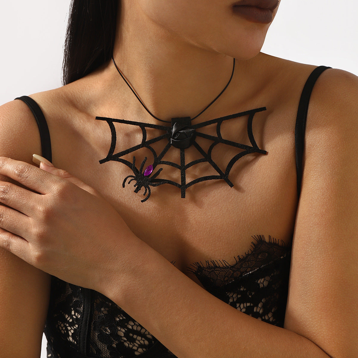 Collar colgante de telaraña de Halloween vanguardista para mujeres y hombres con fieltro y cadena de cuerda, acabado galvanizado, estilo gótico dulce-fresco