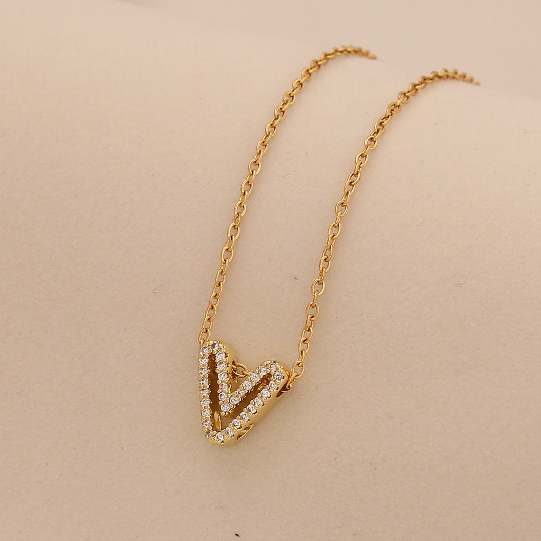 Minimalist Letter-Shaped Stainless Steel Pendant Necklace for Women with Versatile Clavicle Design