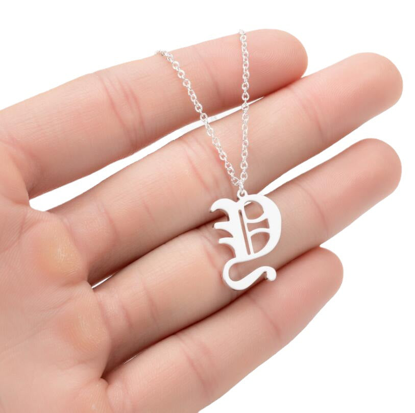 Collana con ciondolo a lettera alfabeto minimalista in acciaio inossidabile da donna