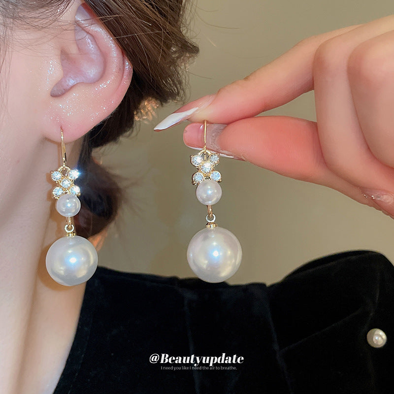 Elegante juego de collar redondo de perlas florales con incrustaciones de circonita para mujer, incluye pendientes, pulsera y cadena de clavícula