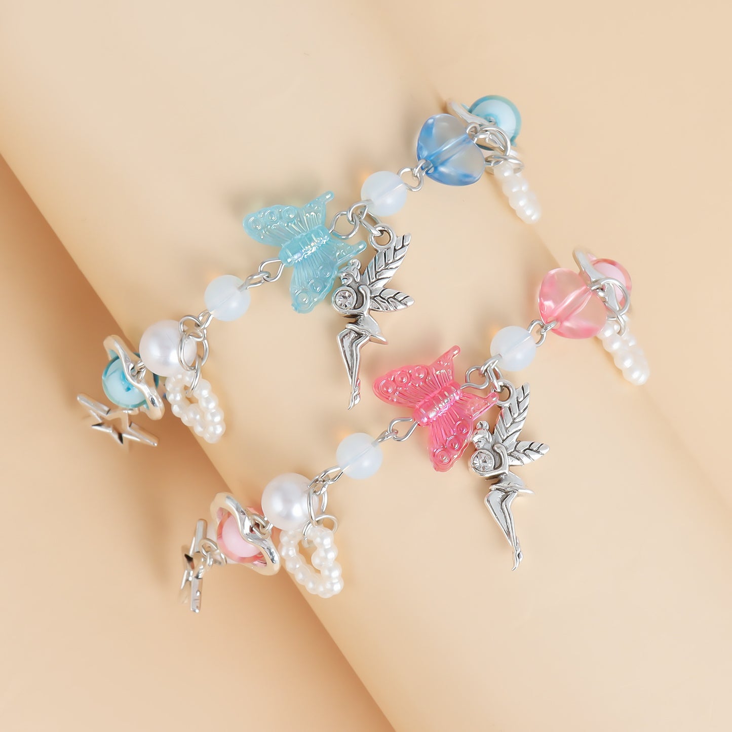 Bracciale da donna minimalista con perline a forma di cuore e stella, impreziosito da cristalli e catena in metallo placcato