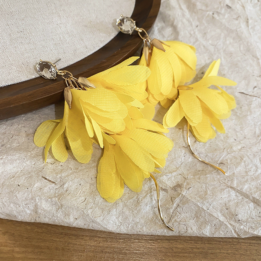 Pendientes de borla florales retro elegantes para mujer con postes de metal y detalles de gasa
