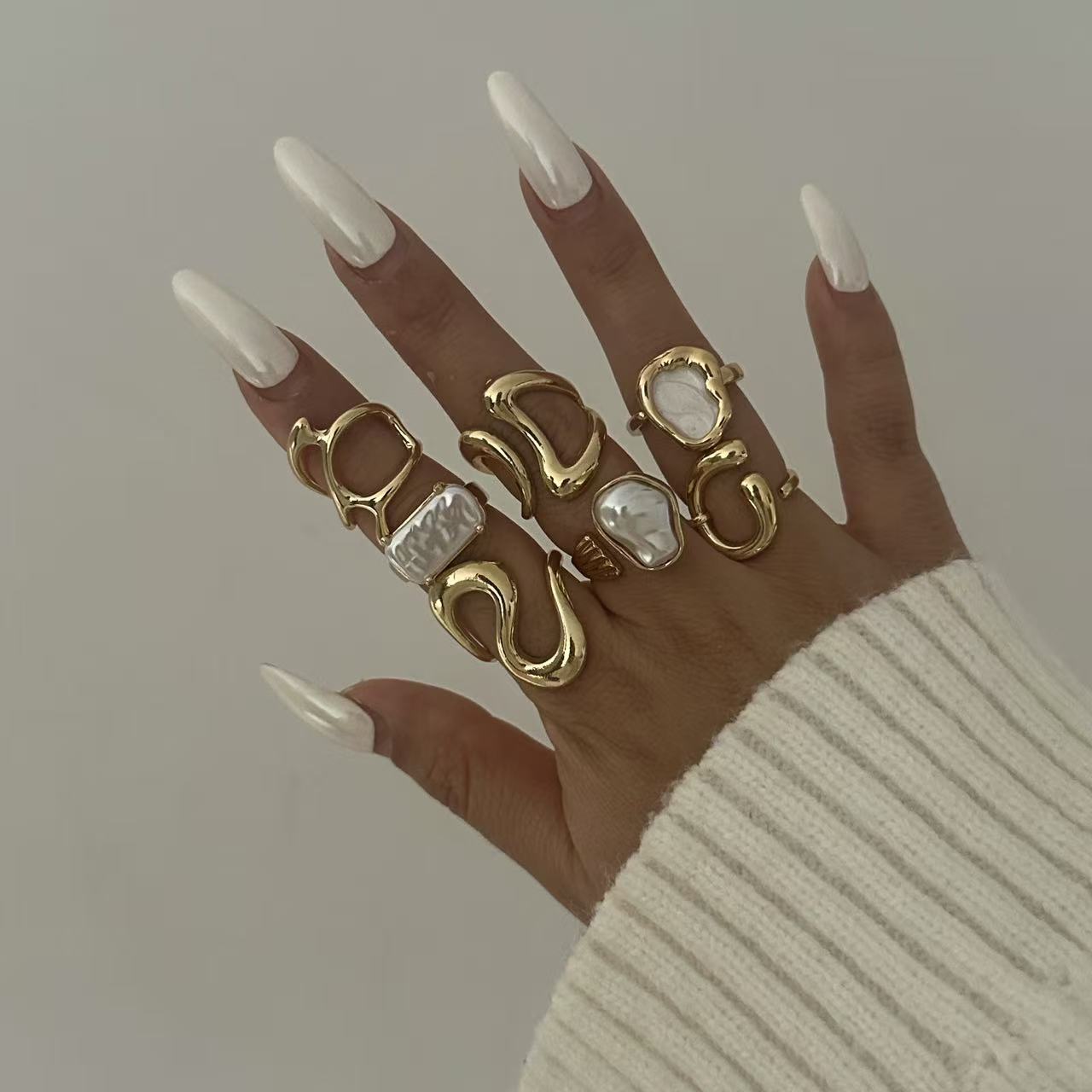 Vintage Geometric Alloy Plated Ring with Irregular Baroque Pearl and Rhinestone for Women